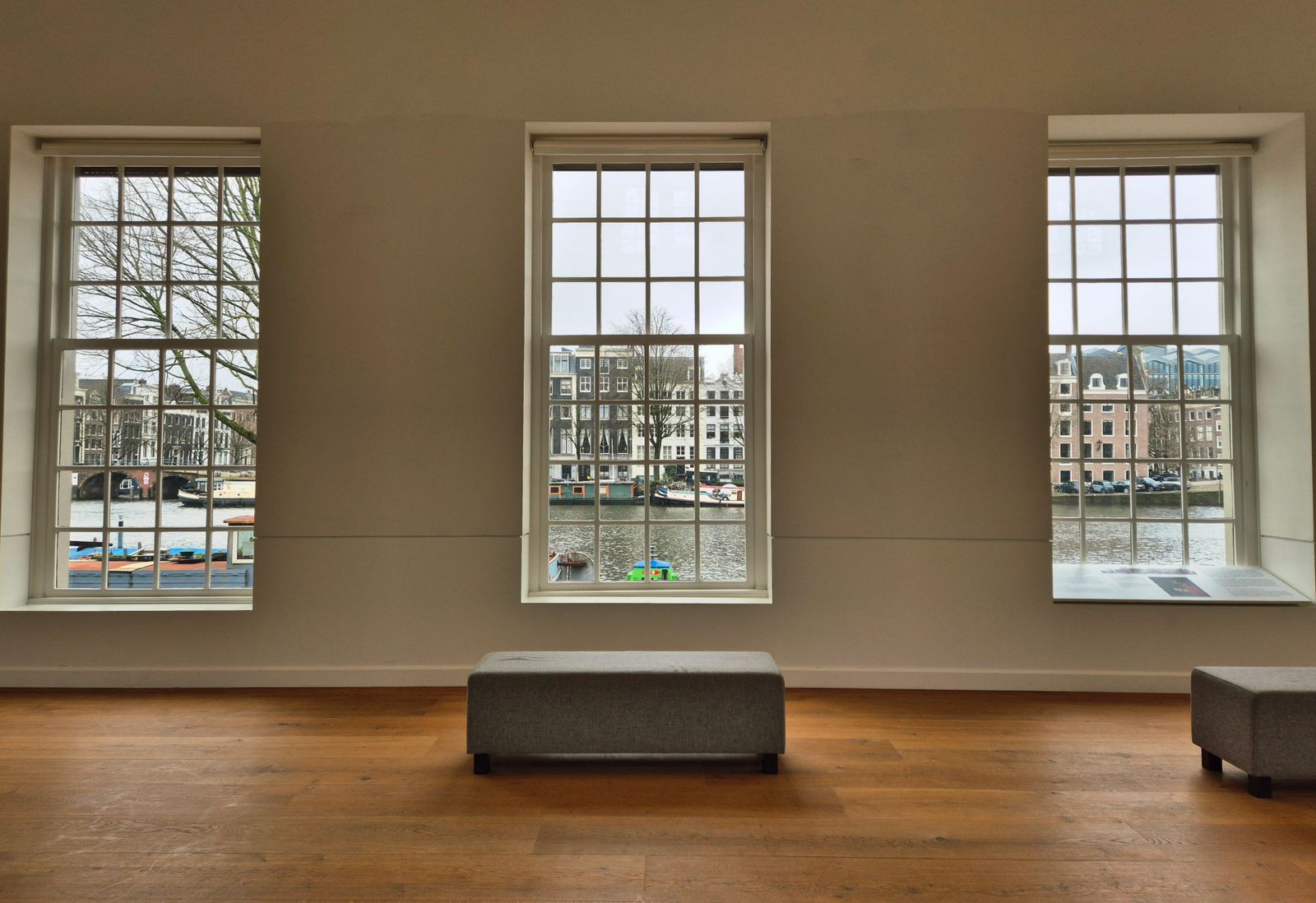 De Vereniging met de lange naam en het Stedelijk Museum